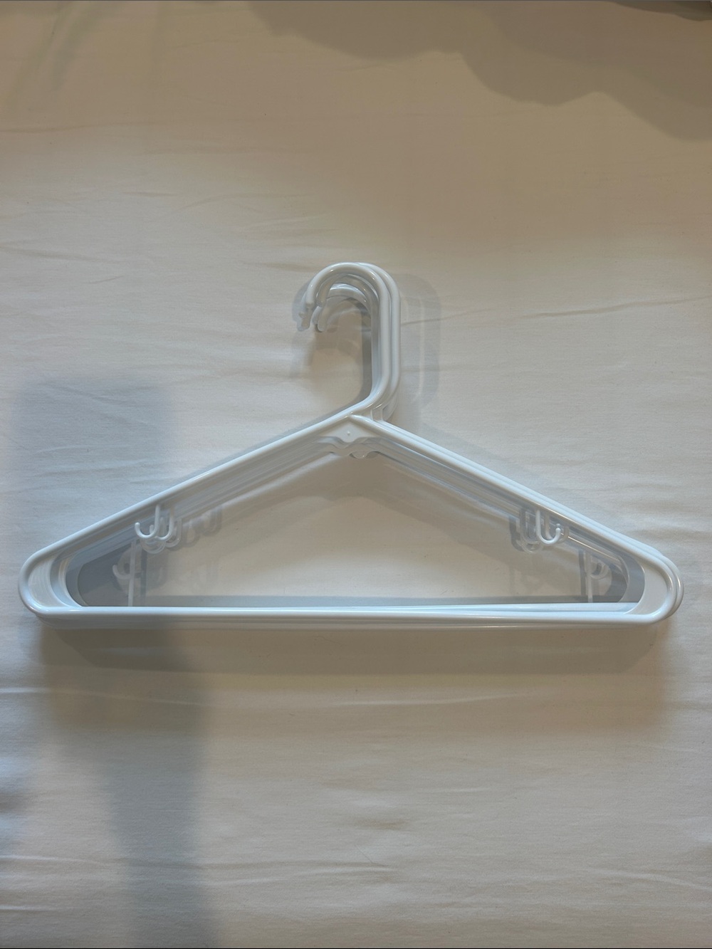 Set of 7 White Plastic Clothing Hanger - Set-Ready Basic